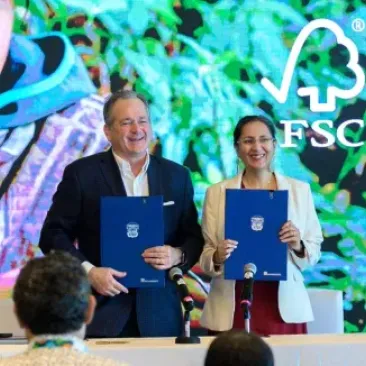 Yleiskokous Bhattacharjee ja Navarro